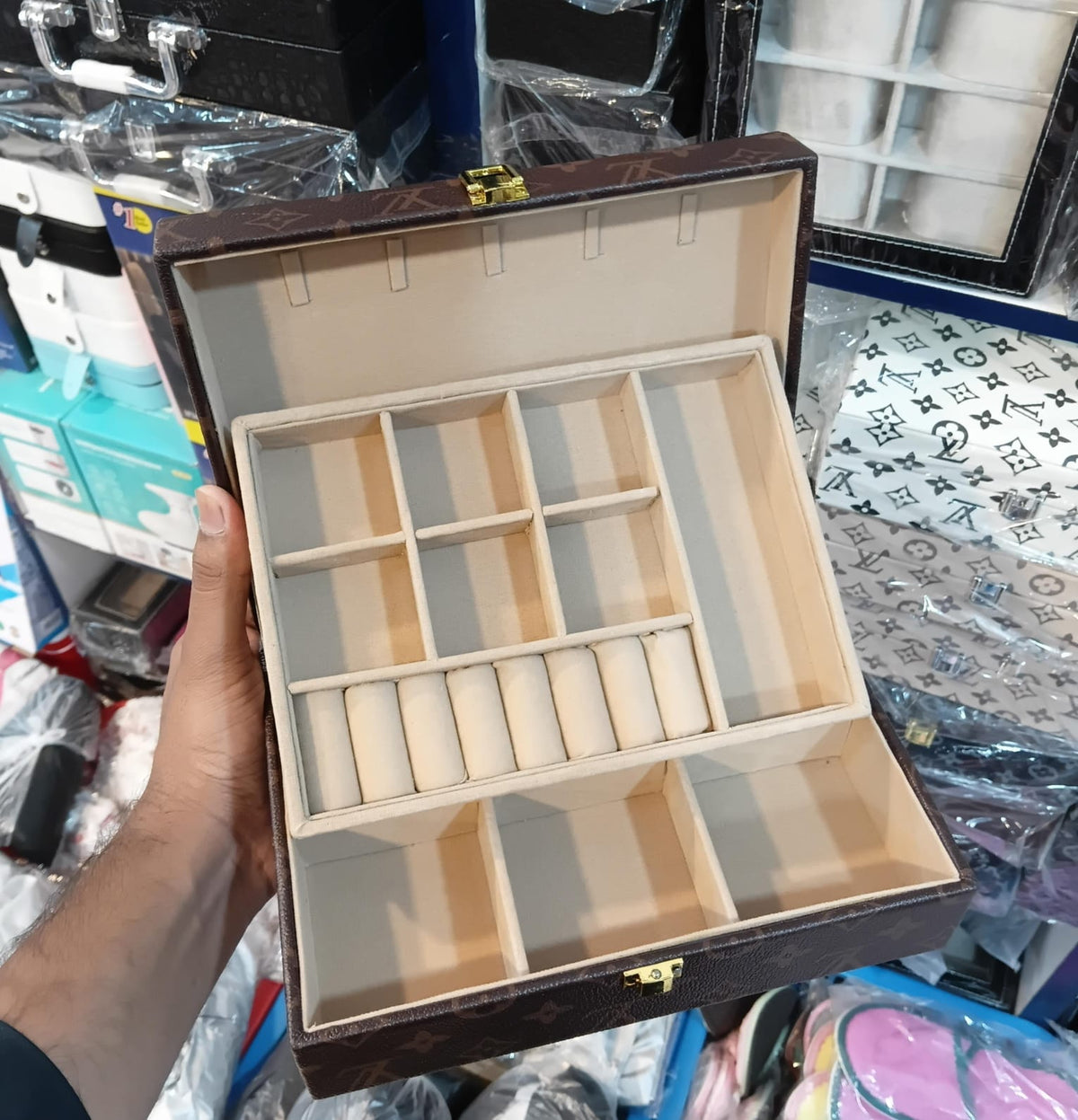Leather Jewellery Organizer – Compact Jewelry Storage Case