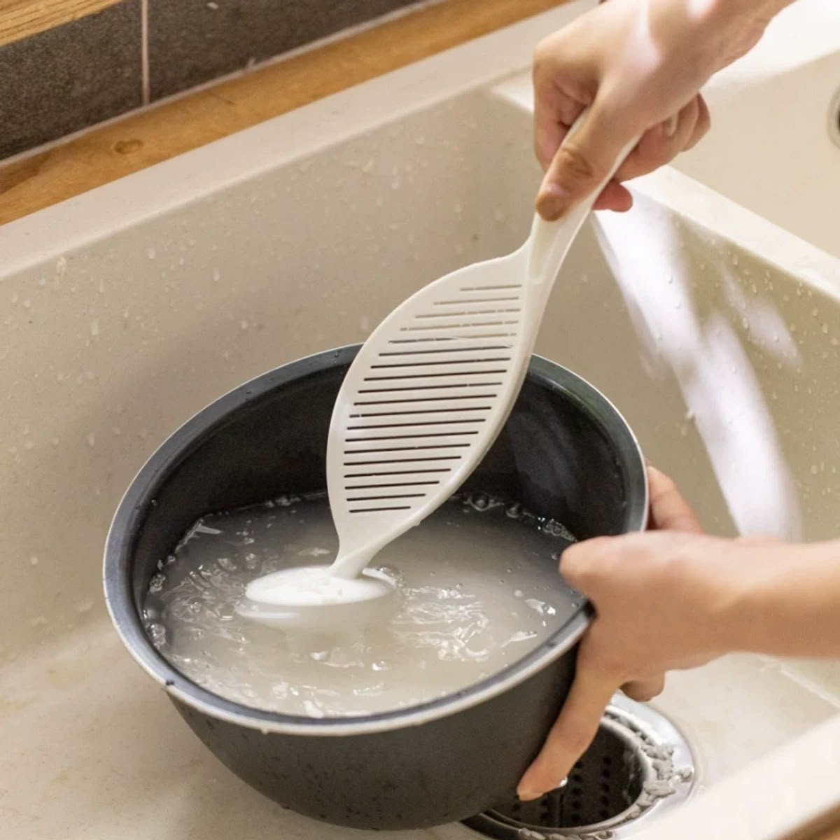 2-in-1 Rice Washer Strainer Spoon – Washing & Draining Kitchen Tool