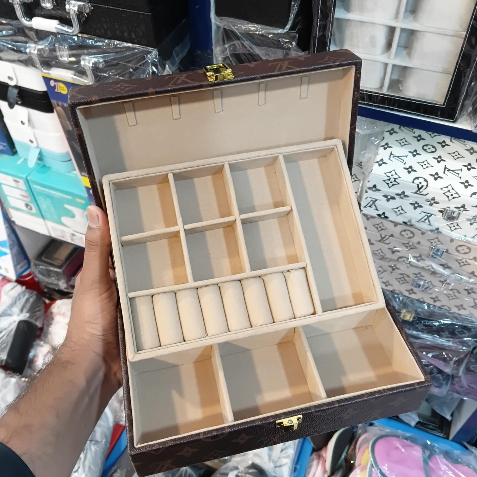 Leather Jewellery Organizer – Compact Jewelry Storage Case