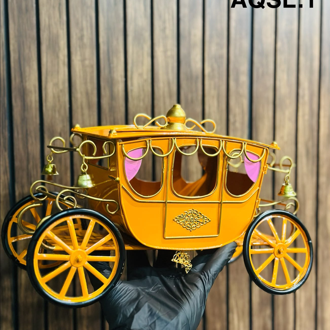 Antique Royal Carriage Tissue Box Holder, Handmade Premium Quality Metal Body Tissue Dispenser  Product Description