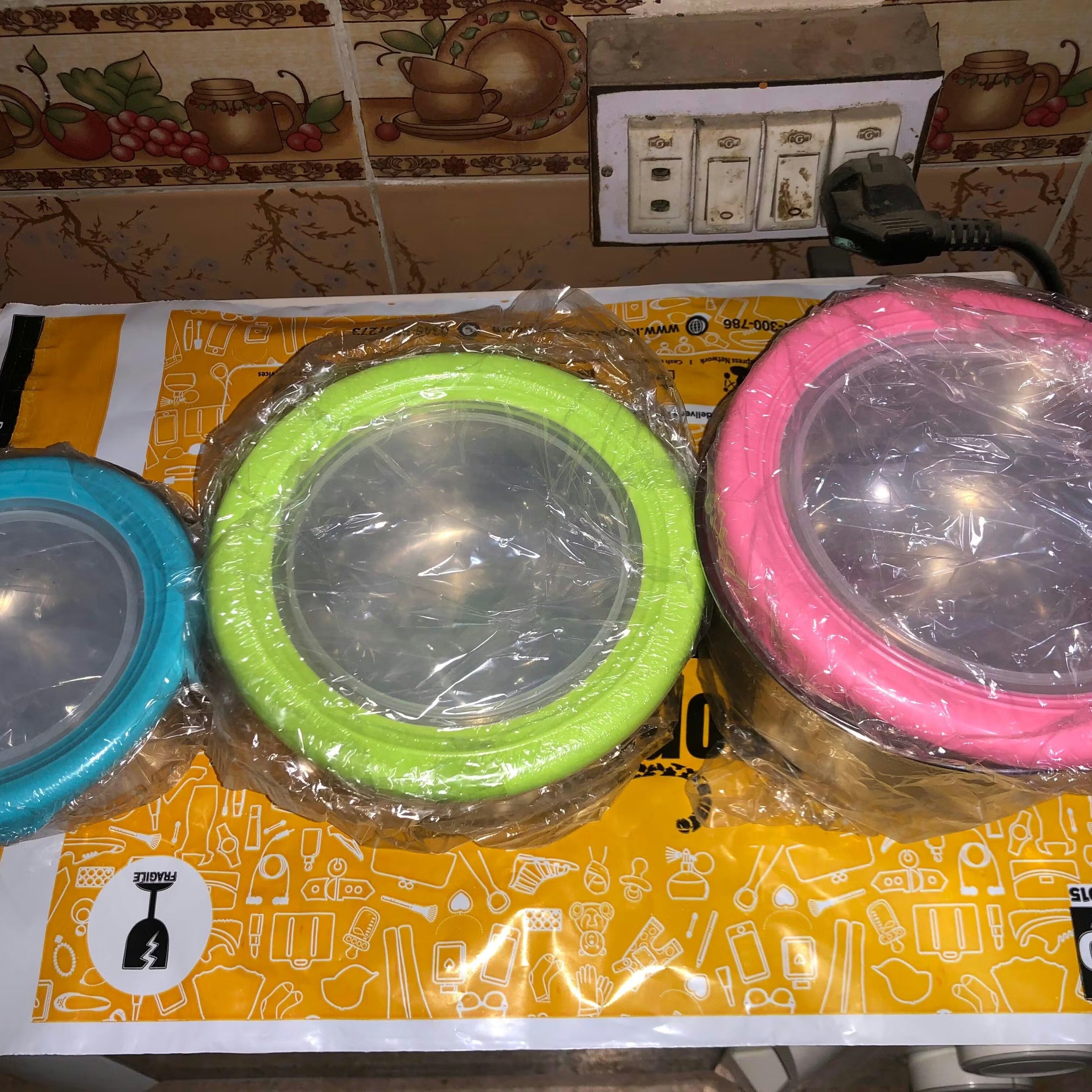 Stainless Steel 3-Piece Bowl Set with Colorful Lids view 5 - Nexusmart Pakistan