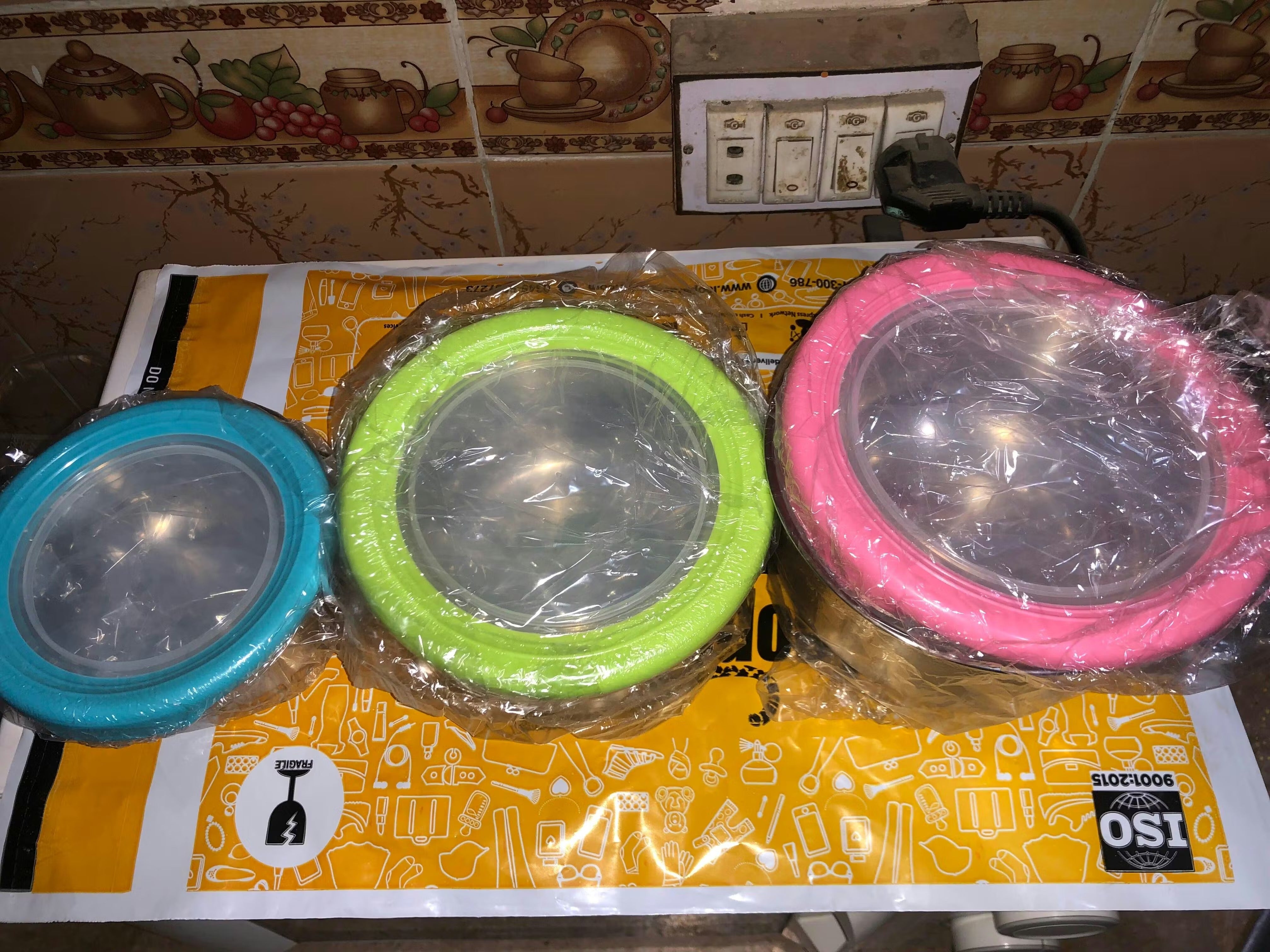 Stainless Steel 3-Piece Bowl Set with Colorful Lids view 5 - Nexusmart Pakistan